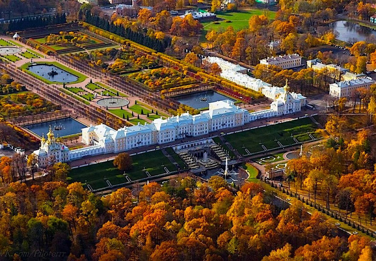 Парковый ансамбль. Петергоф (дворцово-парковый ансамбль). Государственный музей-заповедник Петергоф, Петергоф, Разводная улица. Пригород Петергофа. Петергоф Нижний сад вид сверху.